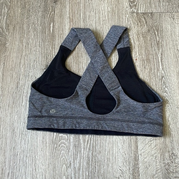 Lululemon size 8 workout sports Women's Charcoal Gray Sports Bra - Picture 2 of 4